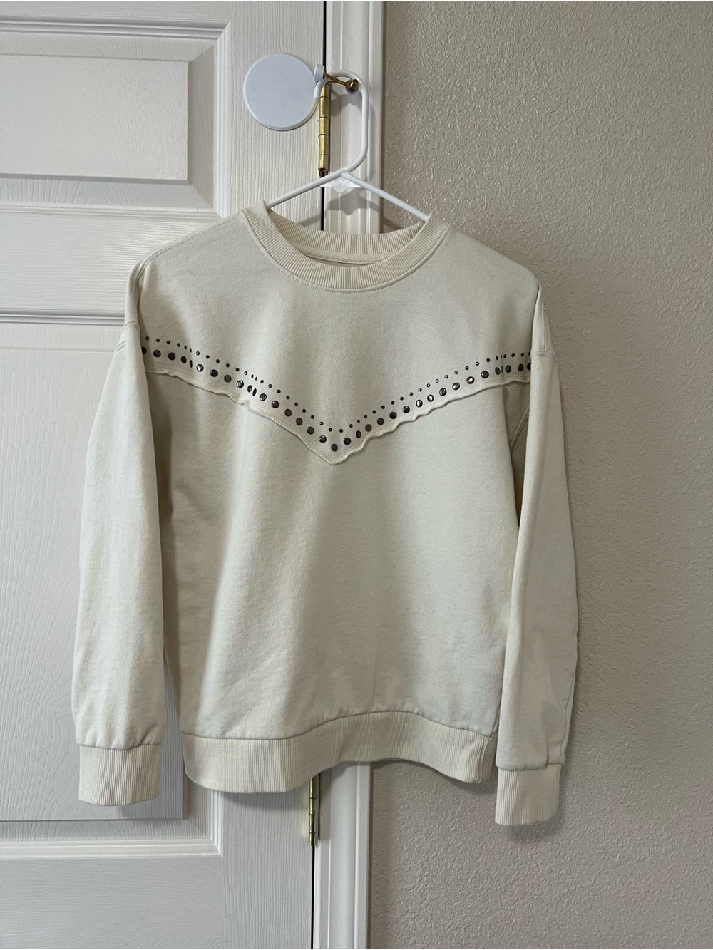 Ariat Women’s Moonstone Western Studded Chevron Sweatshirt Cream Small